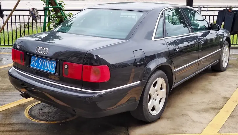Audi A8 - 6