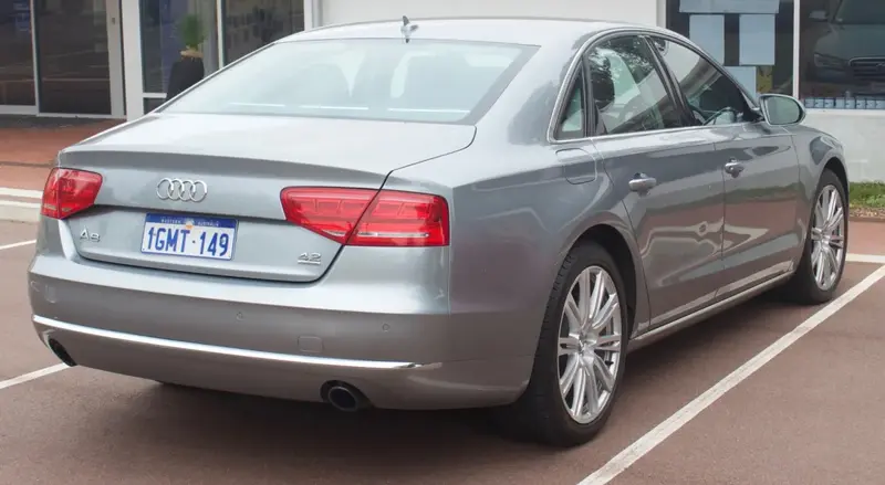 Audi A8 - 4