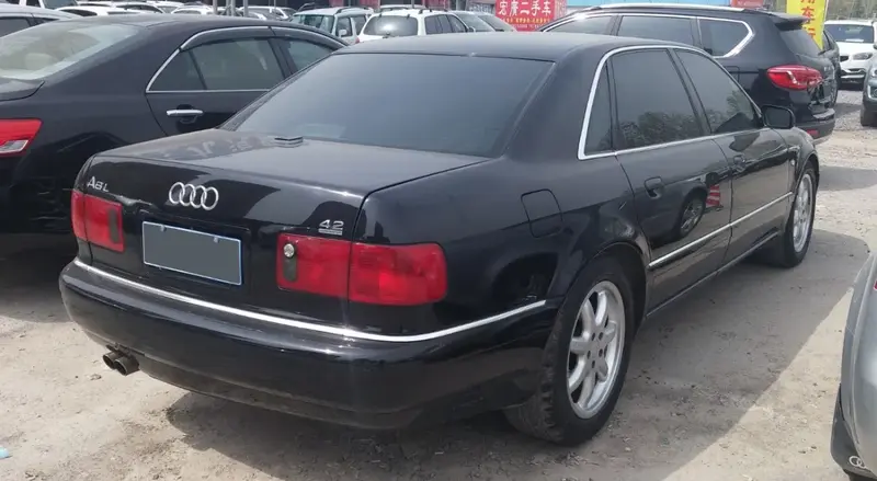 Audi A8 - 4