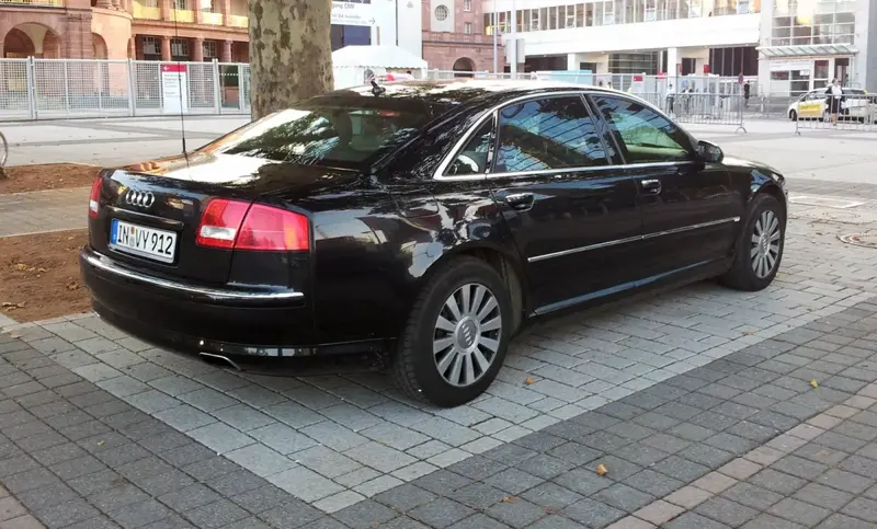 Audi A8 - 4