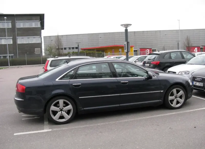 Audi A8 - 2