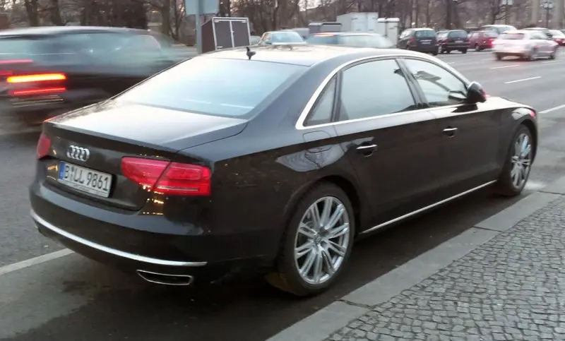 Audi A8 - 4