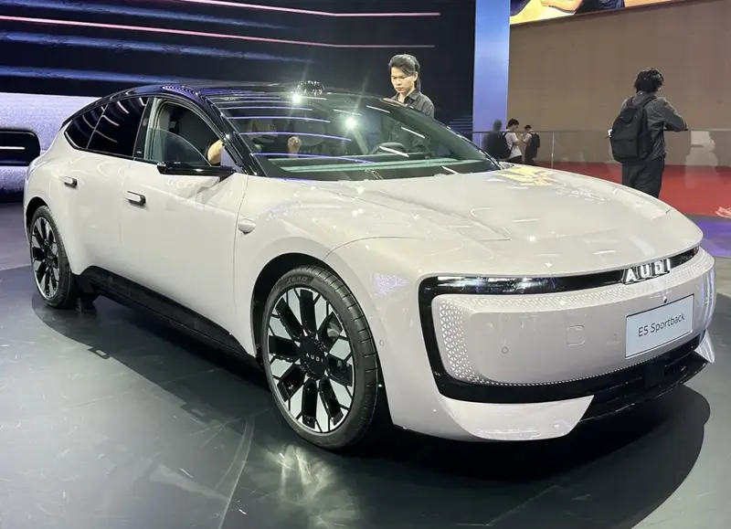 AUDI E5 - 2