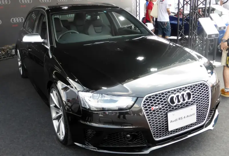 Audi RS4 - 6