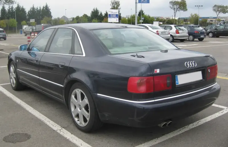 Audi S8 - 2