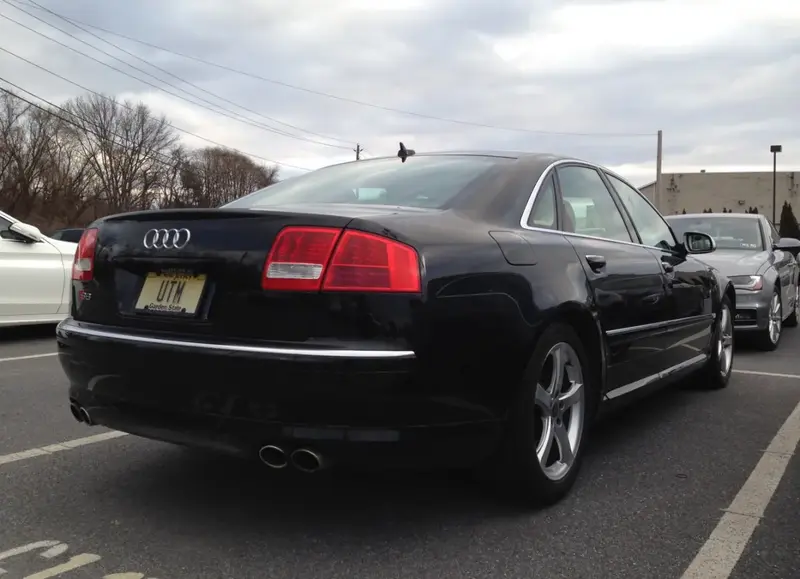 Audi S8 - 2