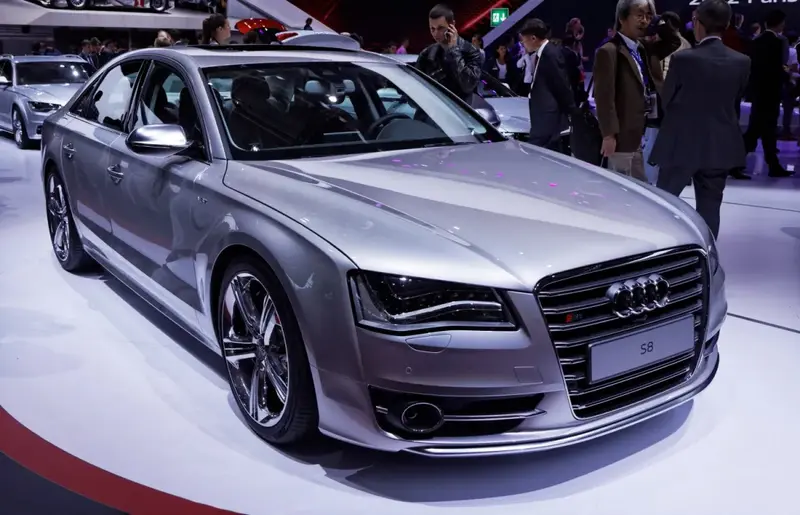 Audi S8 - 2