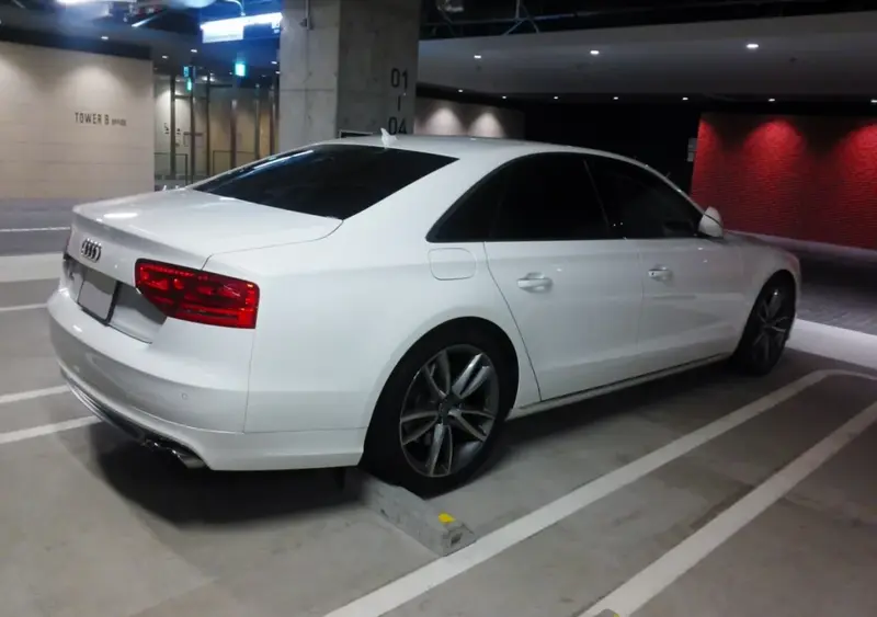 Audi S8 - 4