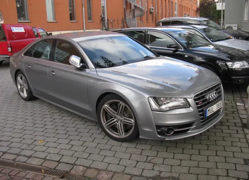 Audi S8 - 5