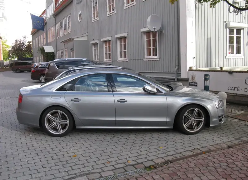 Audi S8 - 6
