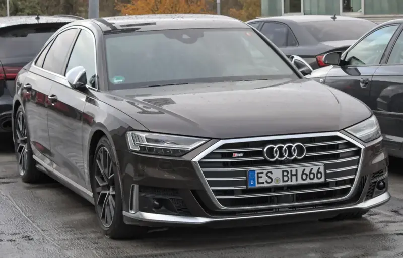 Audi S8 - 2