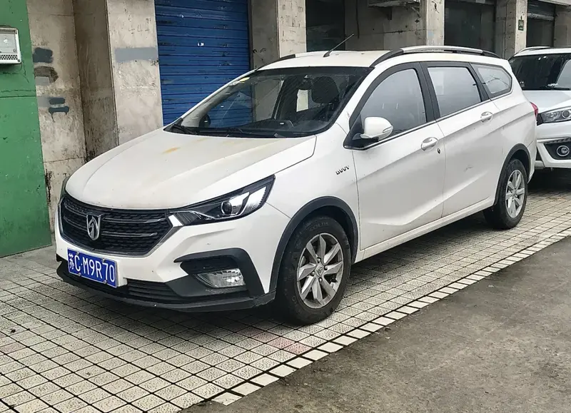 Baojun 310 310 (facelift 2019)