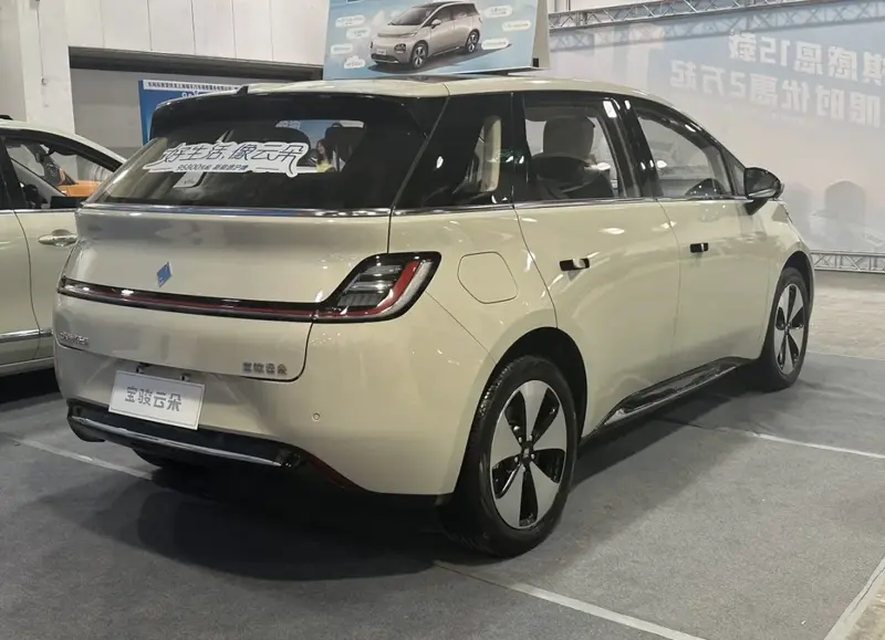 Baojun Yunduo - 5