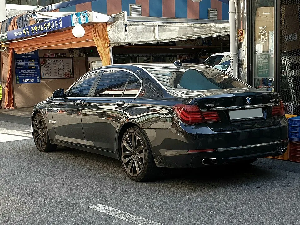 BMW 7 Serisi - 2