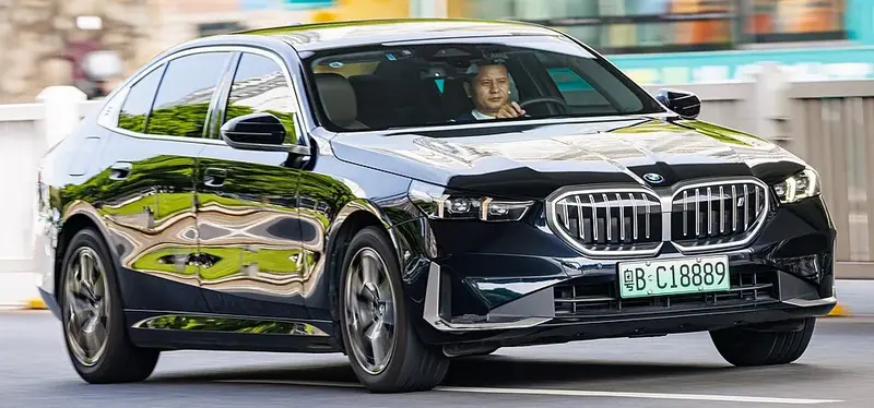 BMW i5 - 2
