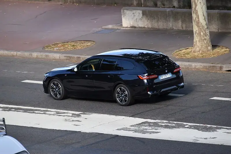 BMW i5 - 3