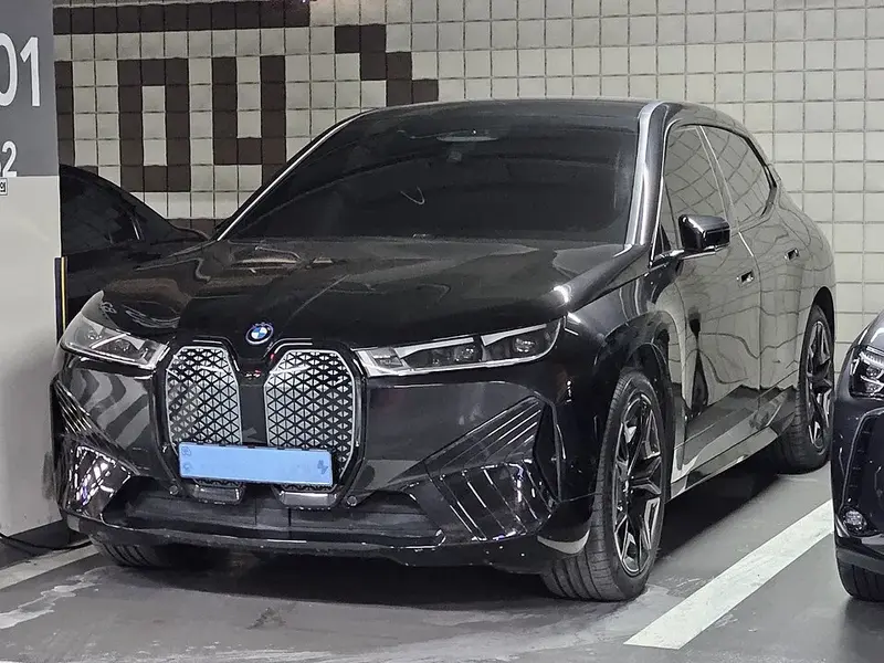 BMW iX - 4