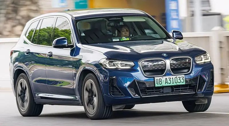 BMW iX3 - 4