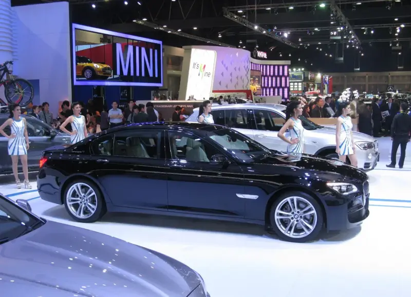 BMW 7 Serisi F02h ActiveHybrid 3.0 (354 bg) Steptronic - görsel 2