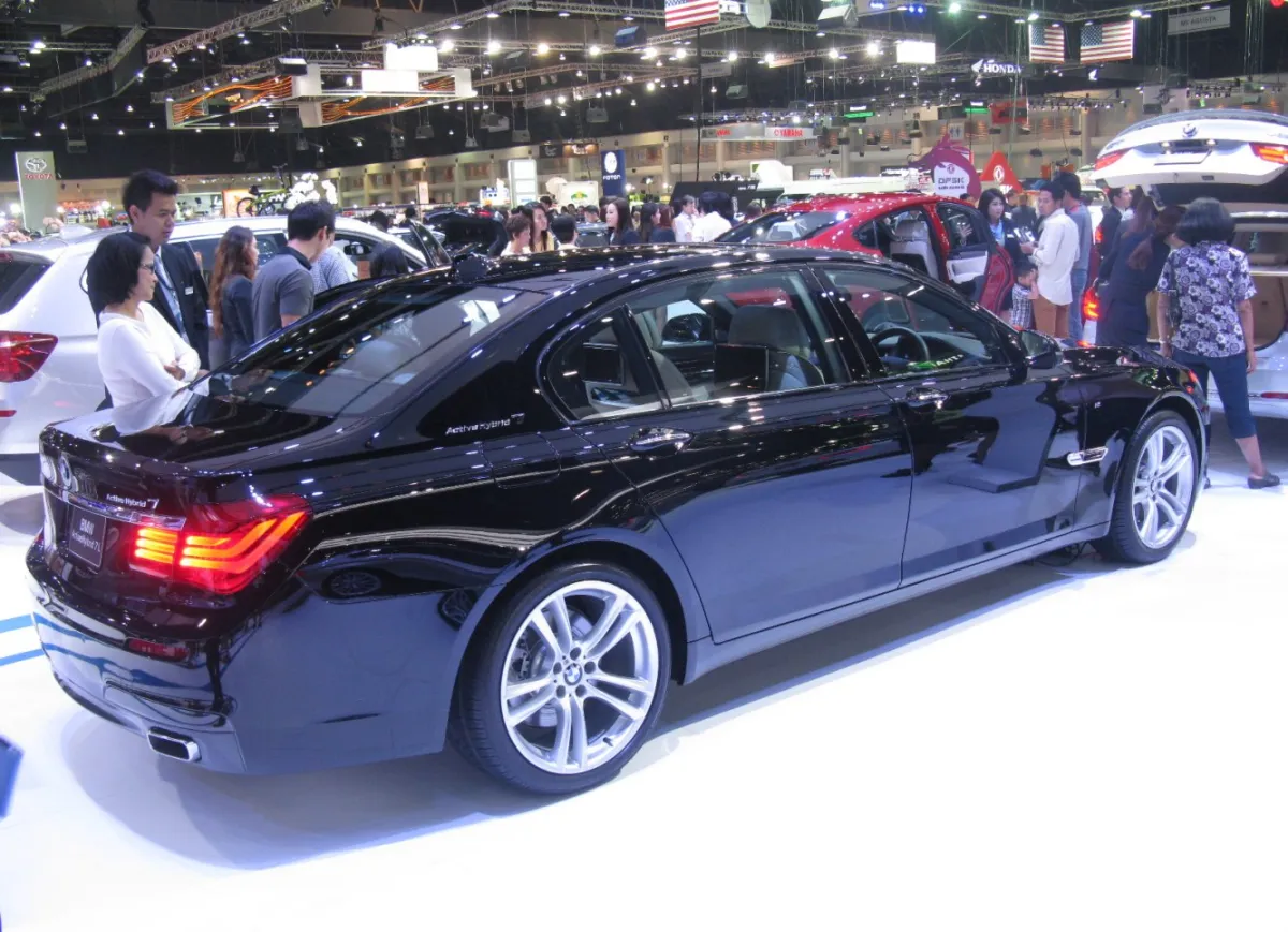 BMW 7 Serisi F02h ActiveHybrid 3.0 (354 bg) Steptronic - görsel 3