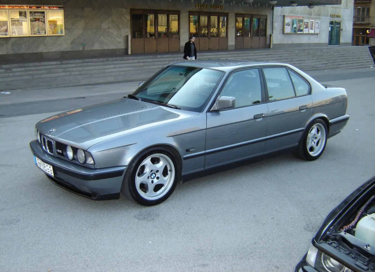 BMW - 12