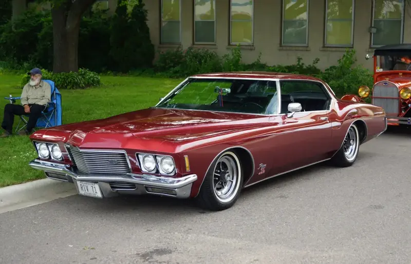 Buick Riviera - 2