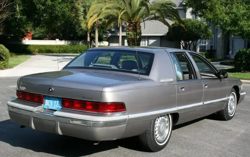 Buick Roadmaster - 2