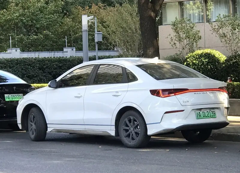 BYD e3 e3 35.2 kWh (95 bg) BEV - görsel 2