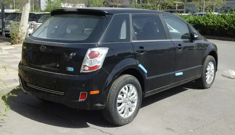 BYD e6 e6 80 kWh (122 bg) 4WD Electric - görsel 2