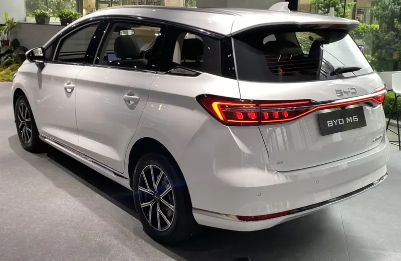 BYD M6 - 2