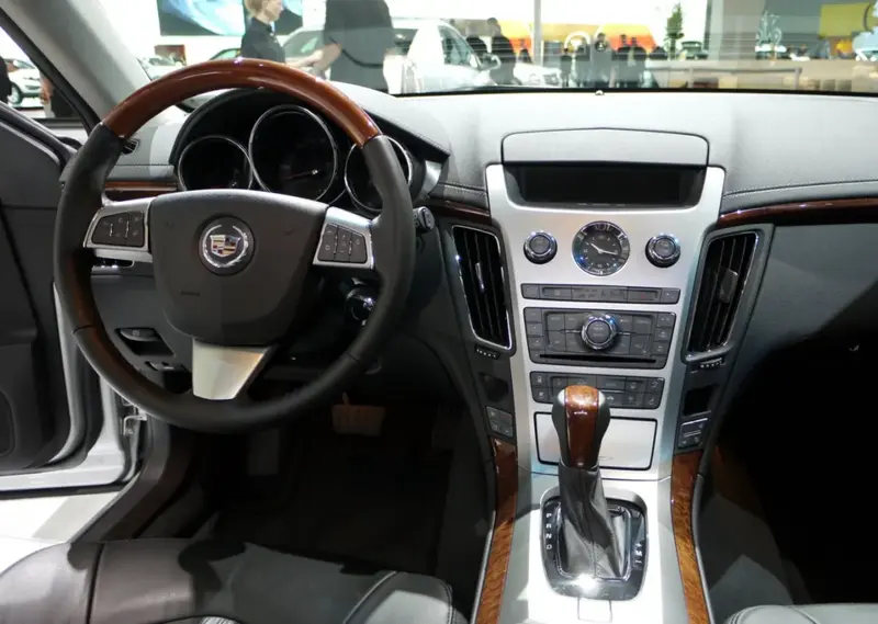Cadillac CTS - 5