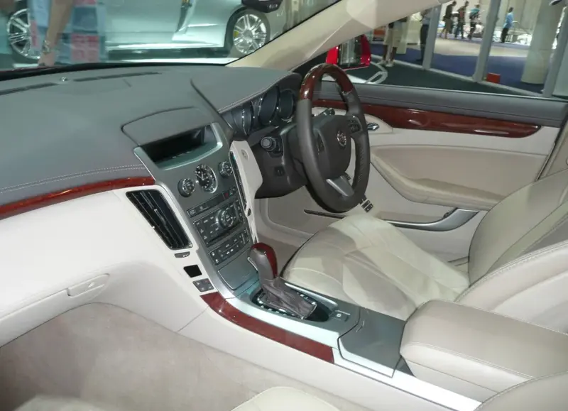 Cadillac CTS - 5