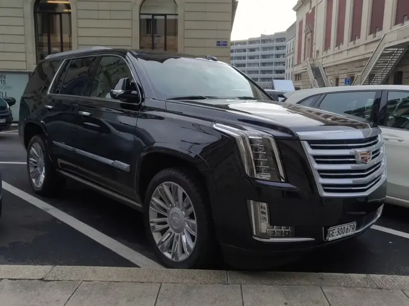 Cadillac Escalade - 2