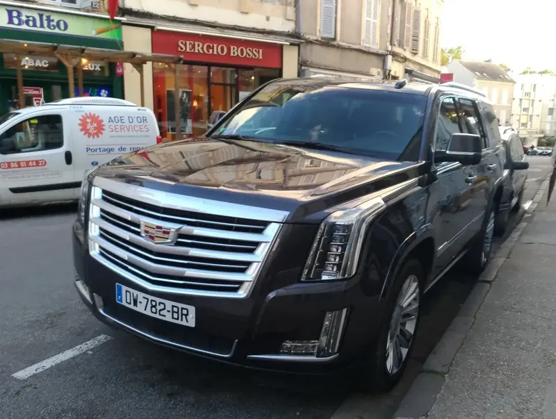 Cadillac Escalade - 5