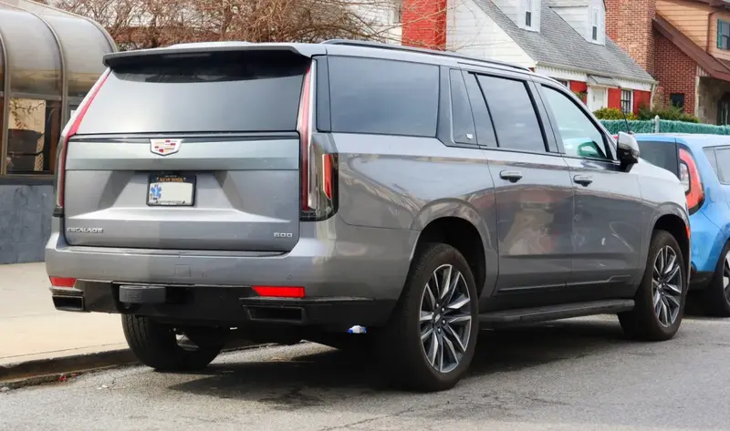 Cadillac Escalade - 4