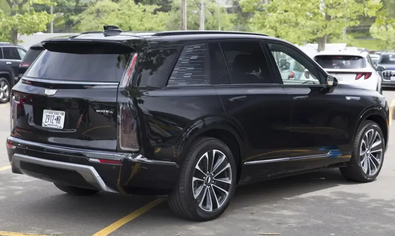 Cadillac VISTIQ VISTIQ 102 kWh (615 bg) Dual Motor AWD - görsel 2