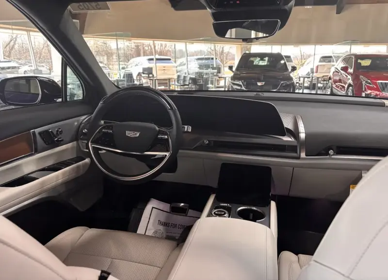 Cadillac VISTIQ VISTIQ 102 kWh (615 bg) Dual Motor AWD - görsel 4