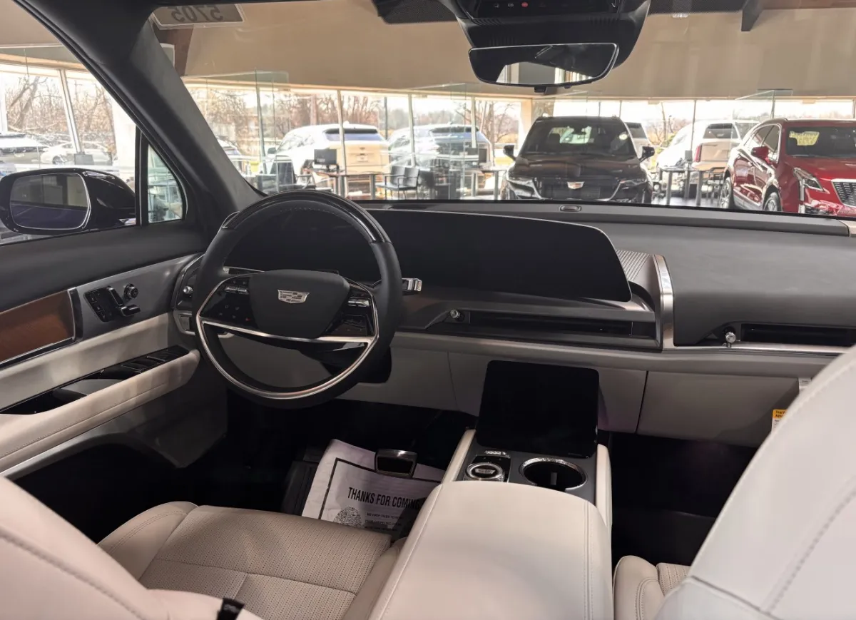 Cadillac VISTIQ VISTIQ 102 kWh (615 bg) Dual Motor AWD - görsel 4