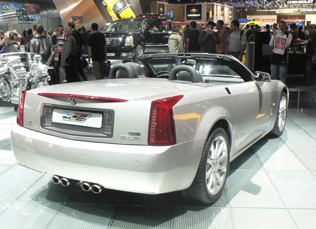 Cadillac XLR XLR V 4.4 i V8 32V (449 bg) Automatic - görsel 6