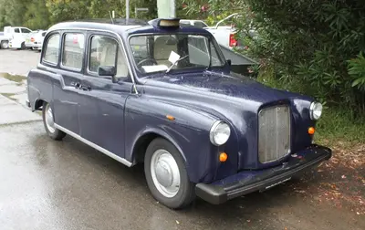 Carbodies Taxi Taxi