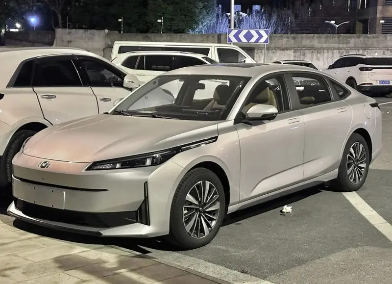 Changan Nevo A05 A05 1.5L 18.99 kWh (215 bg) Plug-in Hybrid E-CVT - görsel 3