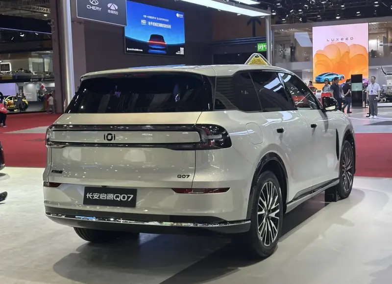 Changan Nevo Q07 Q07 1.5L 31.7 kWh (322 bg) Plug-in Hybrid E-CVT - görsel 2