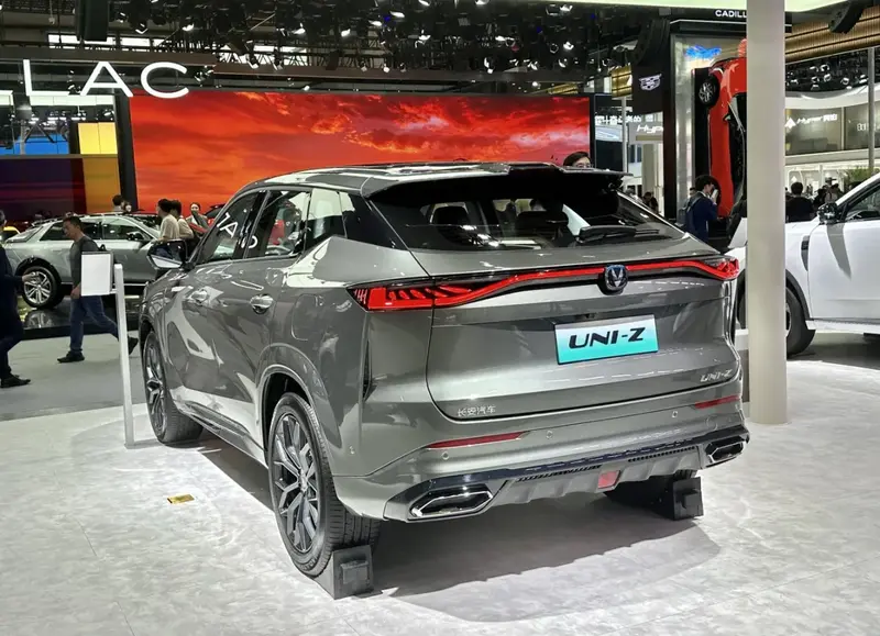 ChangAn UNI-Z UNI-Z iDD 1.5L (215 bg) Plug-in Hybrid E-CVT - görsel 2