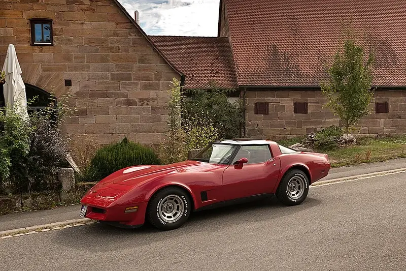 Chevrolet Corvette - 4