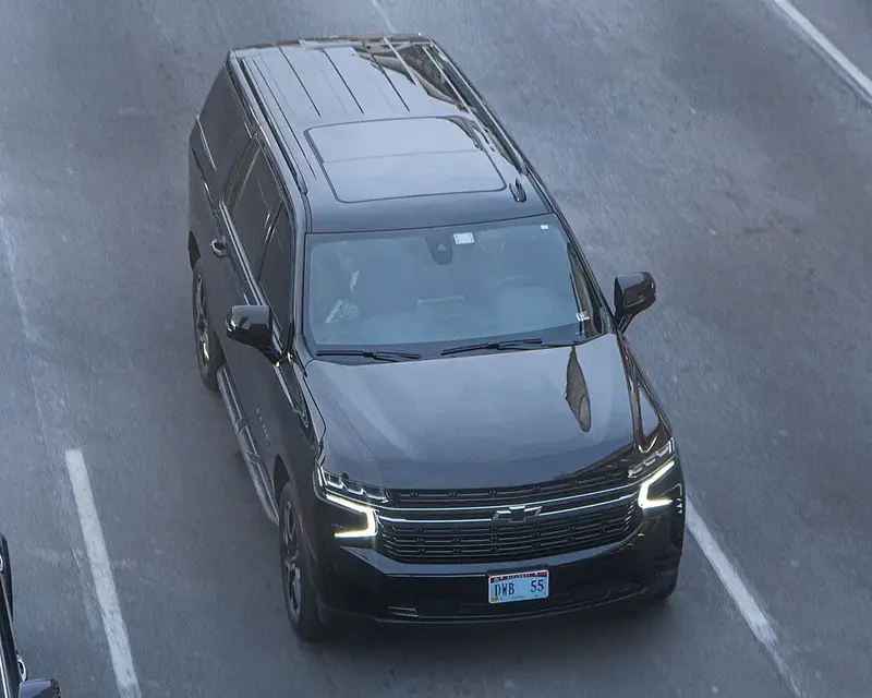 Chevrolet Suburban - 4