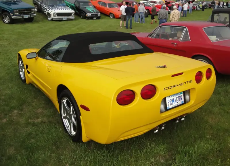 Chevrolet Corvette - 4