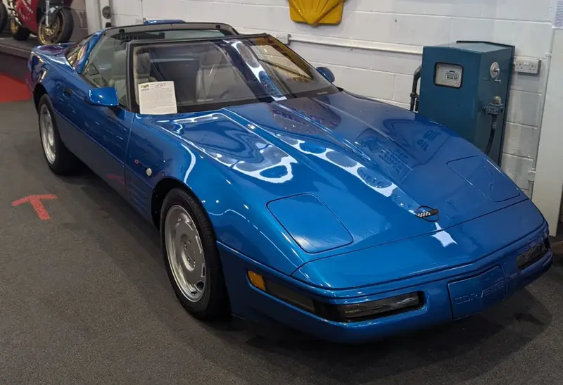 Chevrolet Corvette - 2