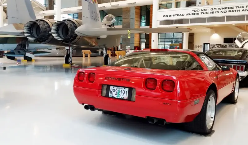 Chevrolet Corvette - 4