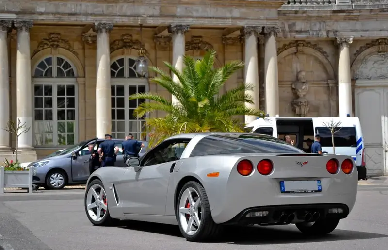 Chevrolet Corvette - 4
