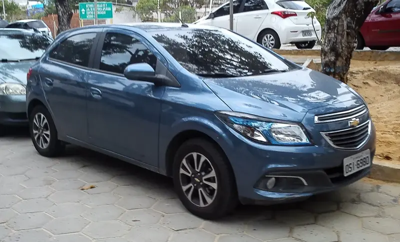 Chevrolet Onix - 4